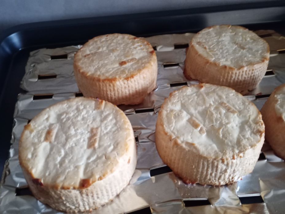 Mleko/Twaróg- kozi/krowie,śmietana,masło,jajka,serwatka,ser wędzony