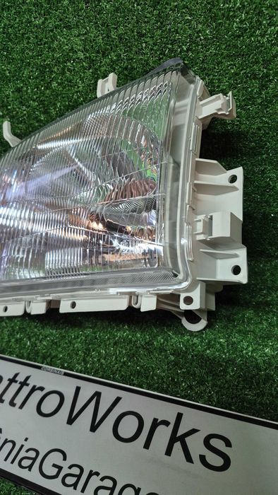 Otica Farol Esquerdo Toyota Dyna 2003 em diante Ref. 212-11A8L-LD-E NOVO