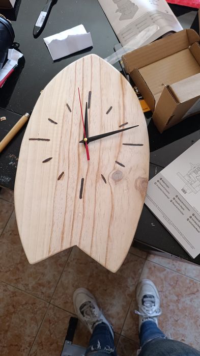 Relógio em forma de prancha de surf