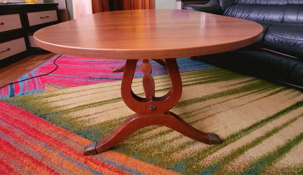 Журнальний столик