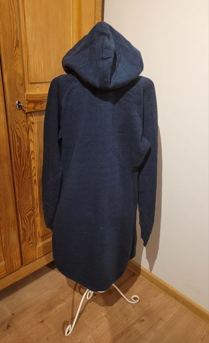 Długa, granatowa bluza z kapturem (H&M, S). Navy blue sweatshirt.