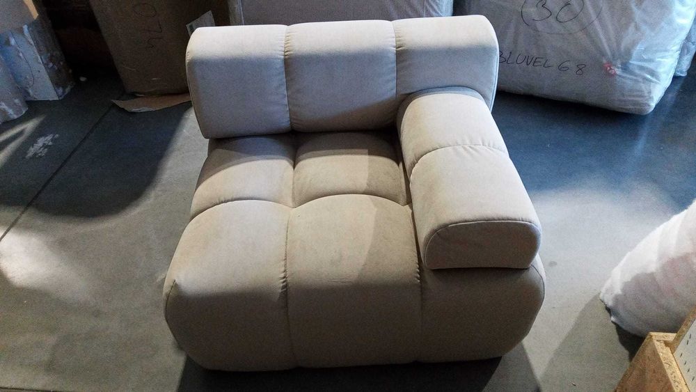 fotel pikowany z podłokietnikiem - neutralny kolor