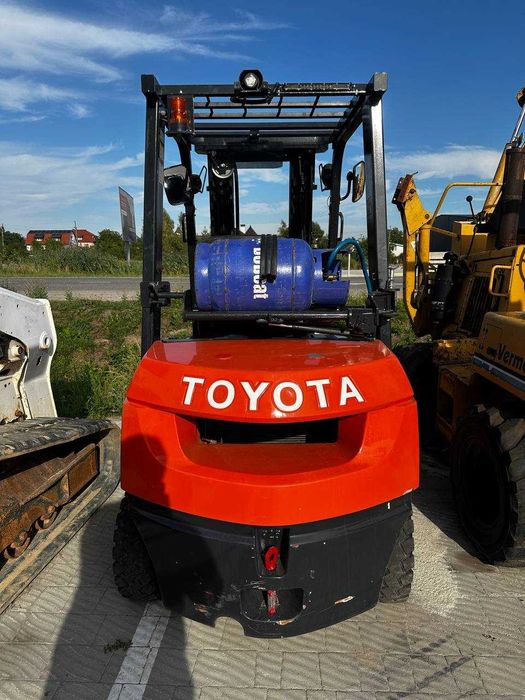 Вилковий навантажувач Toyota 7FGU25