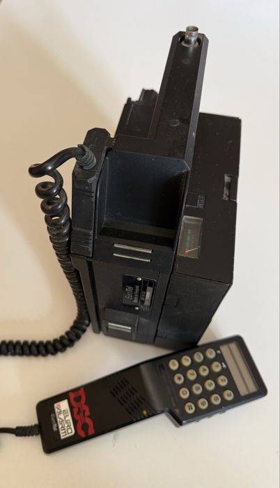 Zabytkowy telefon Nokia przestrojony na pasmo amatorskie do pracy z Icom Yaesu