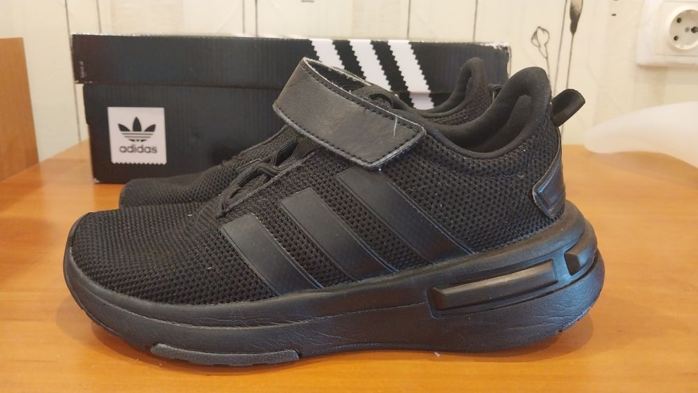Продам подростковые кроссовки адидас Adidas  в новом состоянии