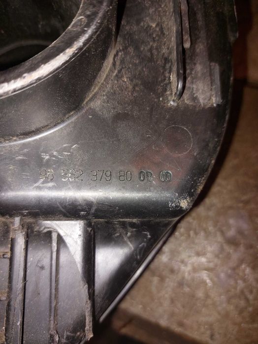 Резонатор повітряного фільта пежо