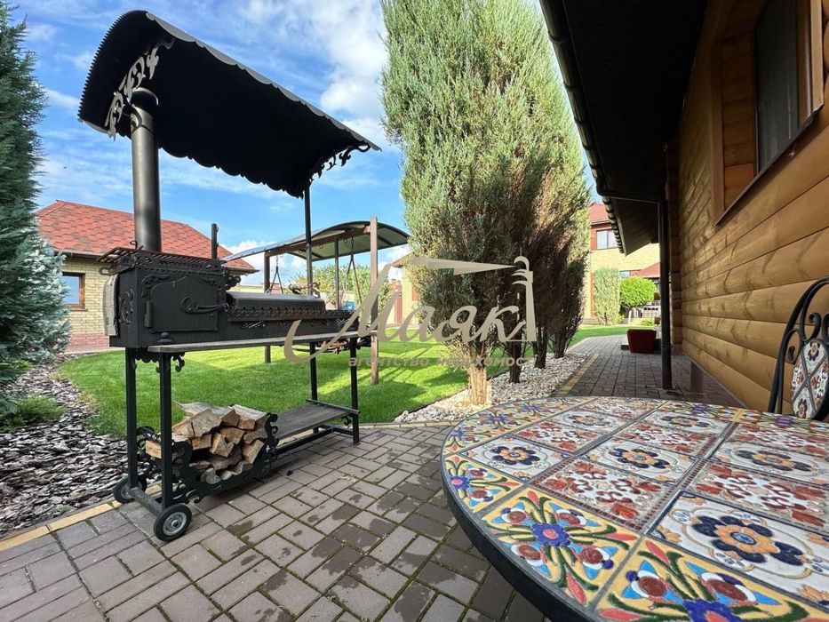 Крутий будинок з новим ремонтом в тихому місці.