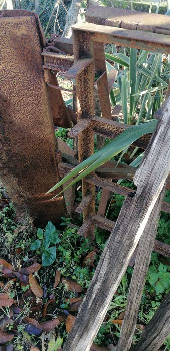 Charrua agrícola 16" e outras alfaias