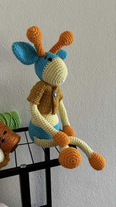 girafa amigurumi em croché feita a mão handmade doll