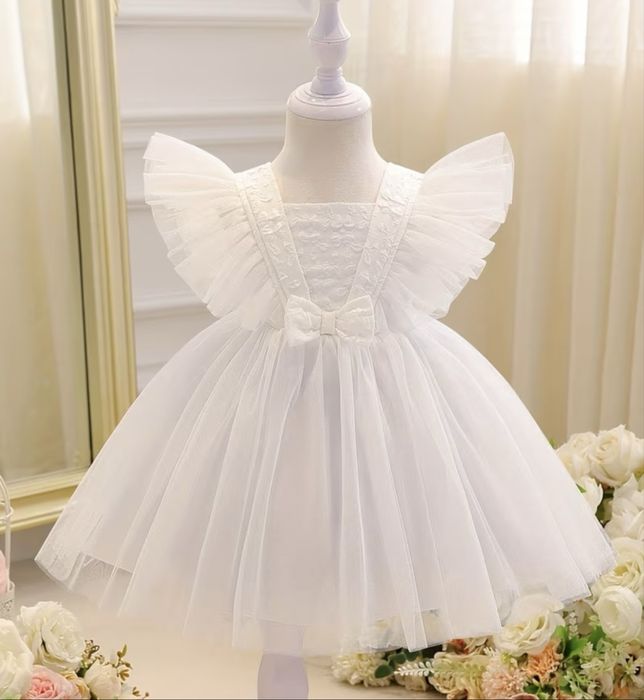 Святкова біла сукня на 1 рік  та пінетки на дівчинку