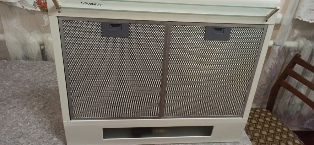 Вытяжка для кухни Pyramida MHX 60 IV