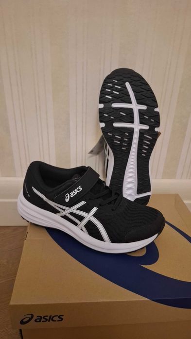 Нові дитячі кросівки Asics (35 розмір)