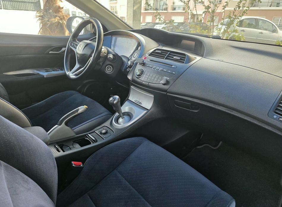 Honda Civic 1.4 i-DSI (2007) – Fiabilidade Japonesa Excepcional
