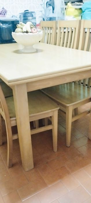 Mesa extensível com 6 cadeiras em pinho