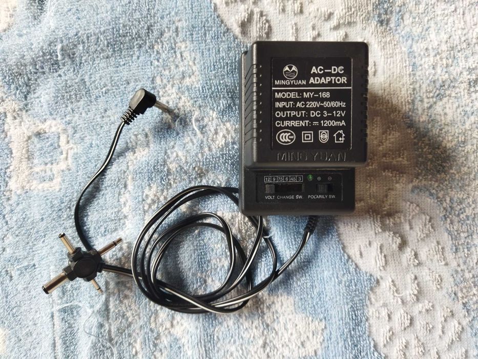 Блок питания универсальный 3-12V 1.2Ah.