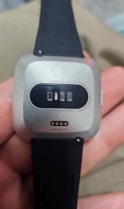 Смарт годинник Fitbit versa original