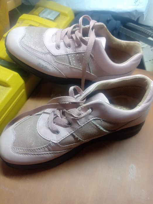 Красовки жіночі шкіряні