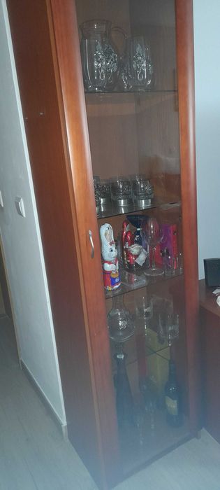Vitrine de sala em cerejeira