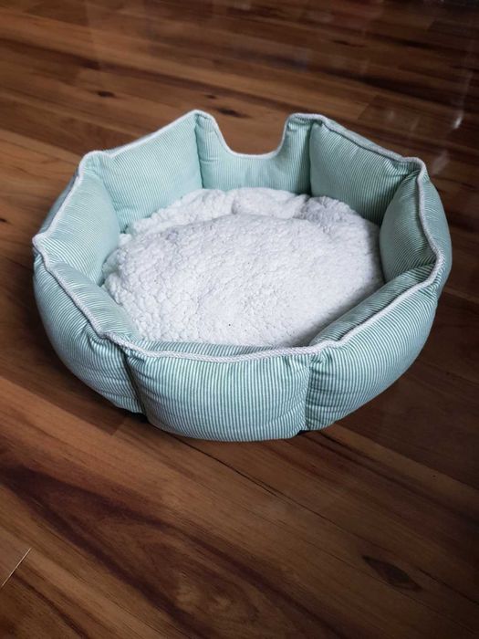 Legowisko dla psa kota w zielone paski Paw Prints wyjmowana poduszka