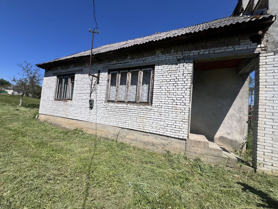 Продаж цегляного будинку