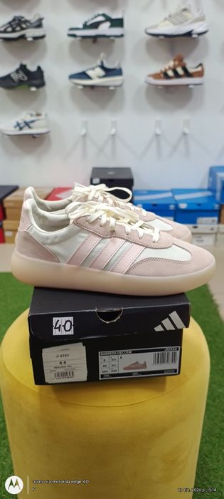 Оригінальні жіночі кросівки Adidas 39 розміру.