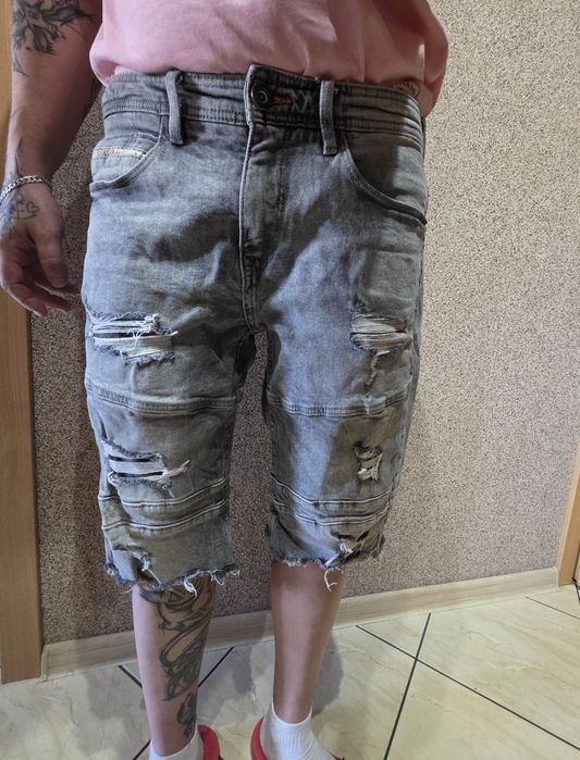 Spodnie jeansy krótkie CROPP