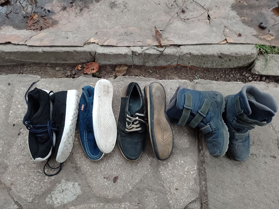 Взуття три пари 40,43