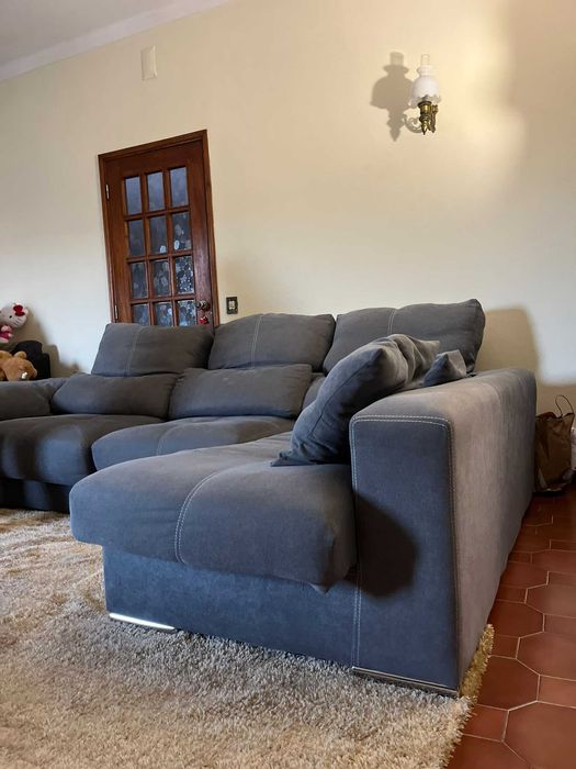 Conjunto sofa e puffs