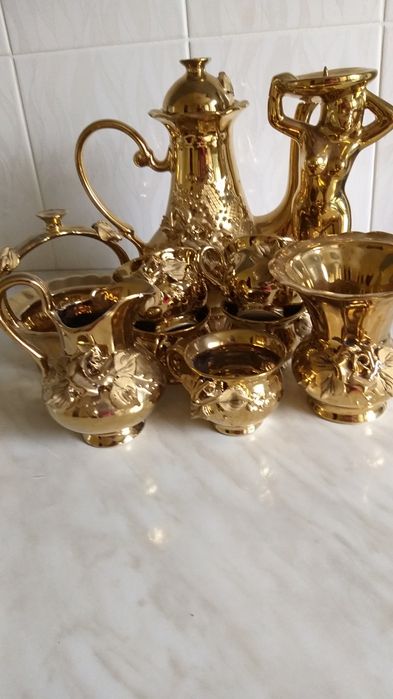 Сервиз кофейный с позолотой, состоит  из 10 предметов