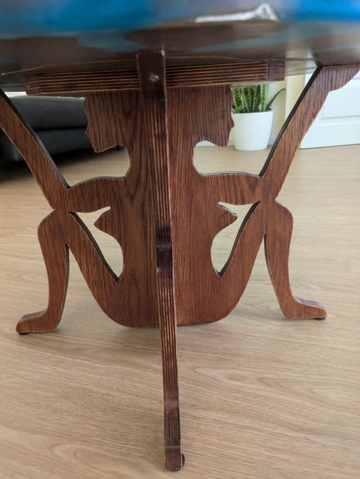 Mesinha de sala em resina epóxi peca unica