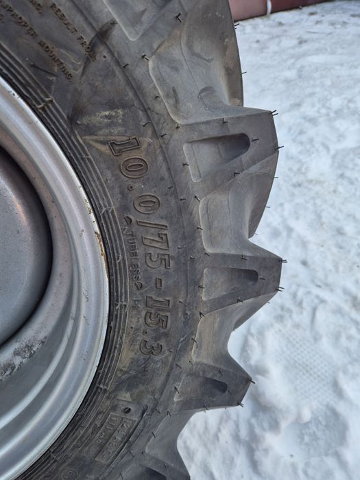 Opony koła 10.0/75-15.3