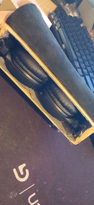 Футляр для навушників JBL