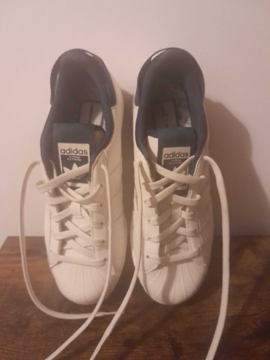 Nowe buty sportowe Adidas