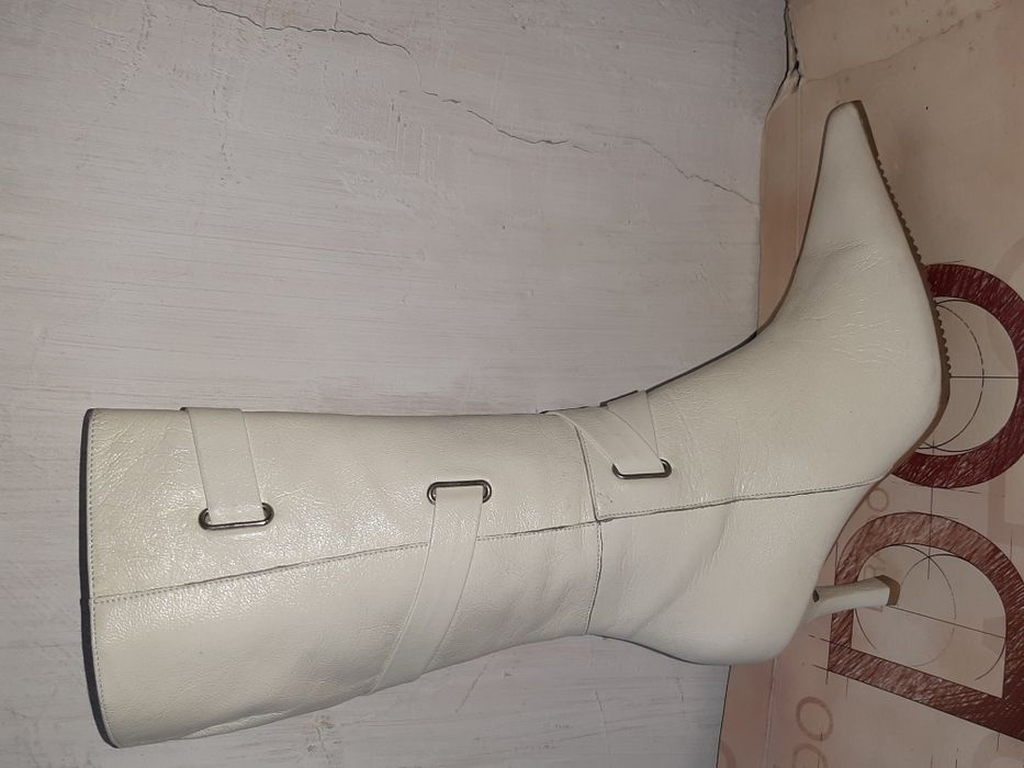 Ryłko kozaki ecru beżowe jasne szpilki szpic skóra 38 39