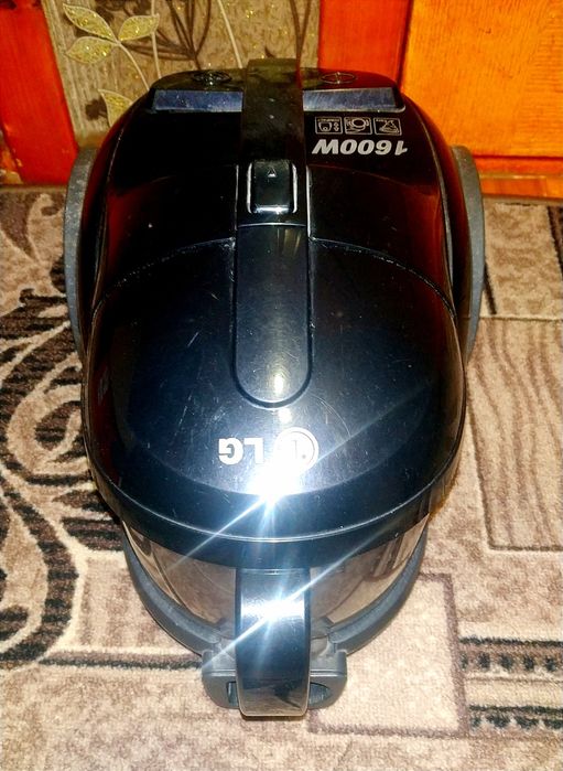 Пылесос,  LG 1600 Вт, безмешковой,  комплект