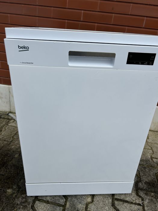Maquina de lavar a loiça beko DFN16420W