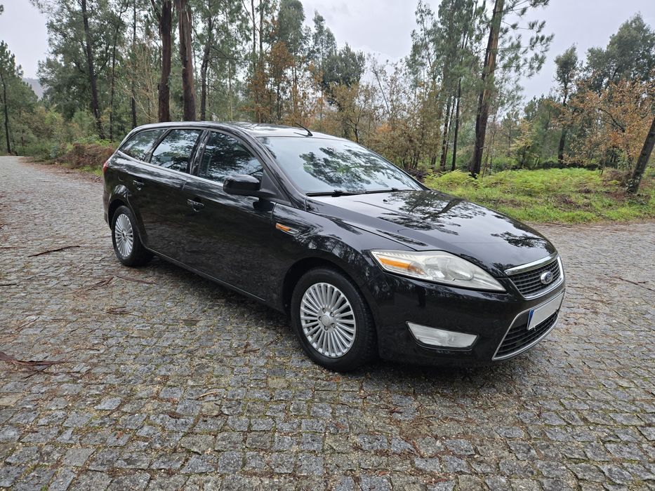 Luxo e conforto em um carro revisado pronto para viajar com a família