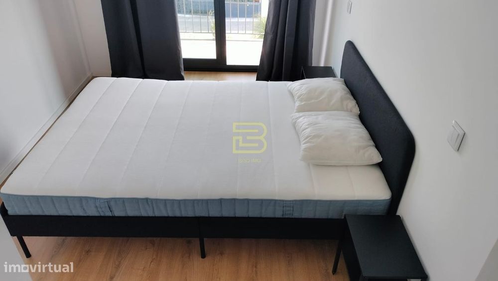 Apartamento T2, com varanda na Rua Pinto Bessa, Porto