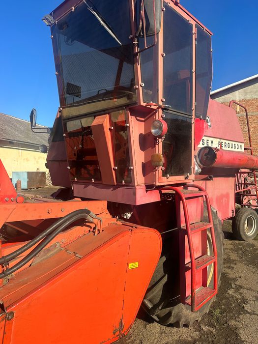 Зернозбиральний комбайн Massey Ferguson 440.