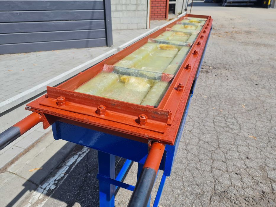 Stół wibracyjny do podmurówki.
