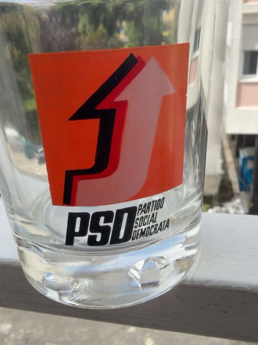 Copo antigo PSD – memorabilia política