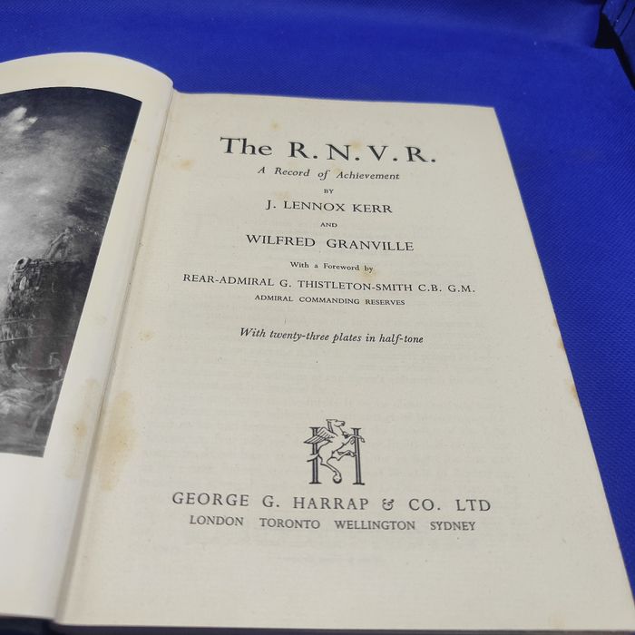 Livro- Ref CxB - THE R.N.V.R. - J. LENNOX KEER