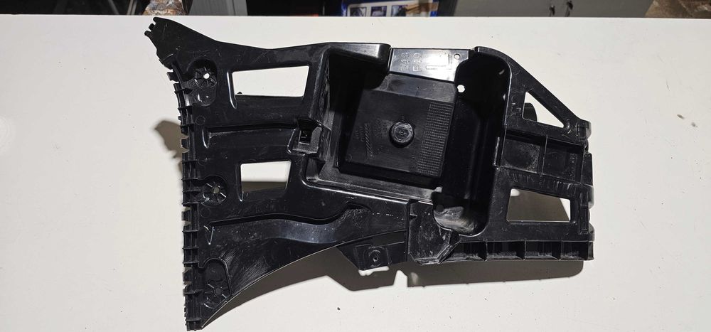 Oryginalny lewy ślizg tylnego zderzaka BMW x1 F48. 733.23.17.