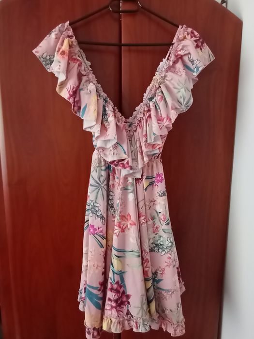 Krótka letnia sukienka