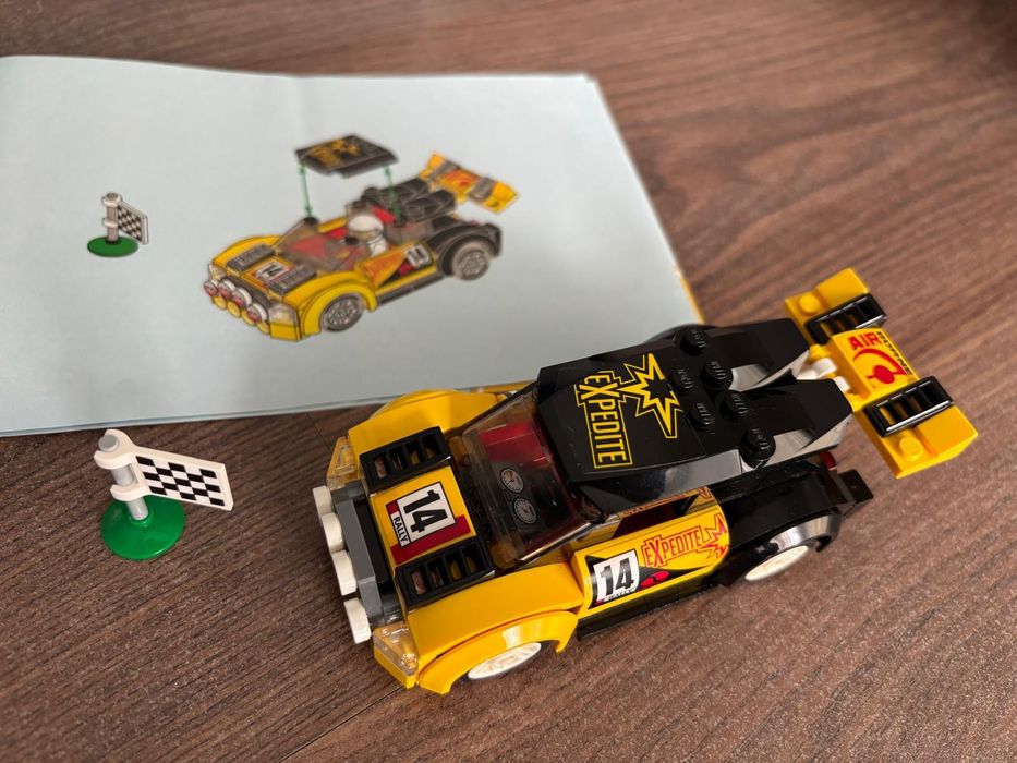 Carro de Rali
[LEGO City Great Vehicles 60 113)