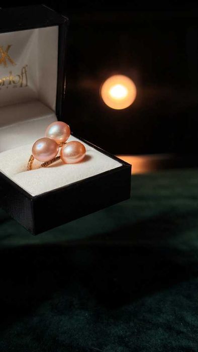 Кольцо из желтого золота с бриллиантами и жемчугом