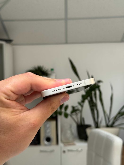Apple iPhone 13 128GB Starlight Neverlock, 88% АКБ, Айфон 13 Білий Гарний стан