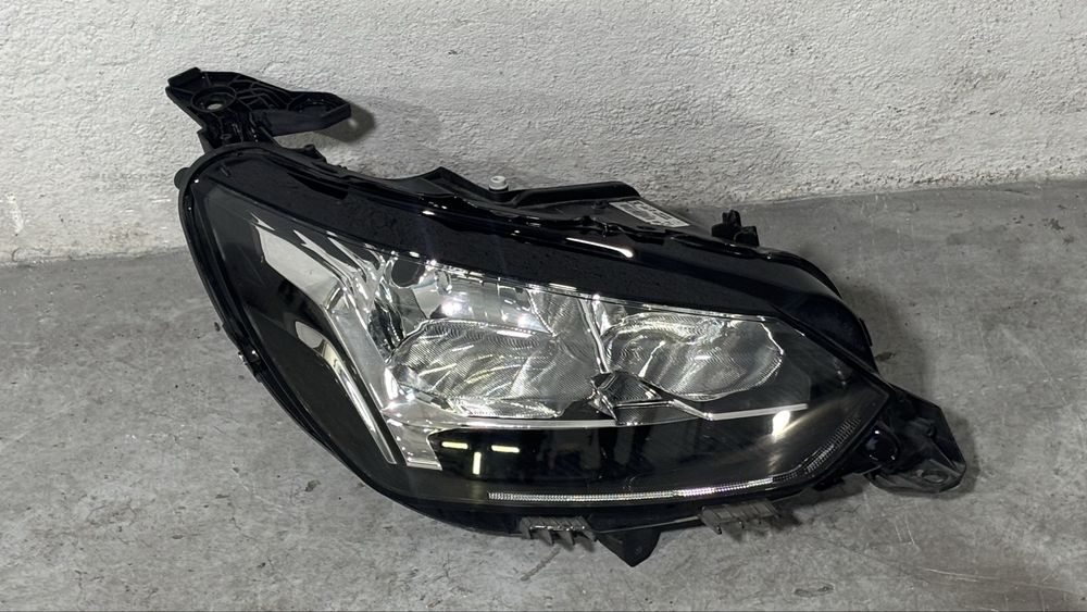 Farol Dianteiro Direito Peugeot 208 II / 2008 II – Original Valeo – Halogéneo