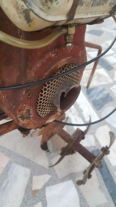 Moto cultivador antigo