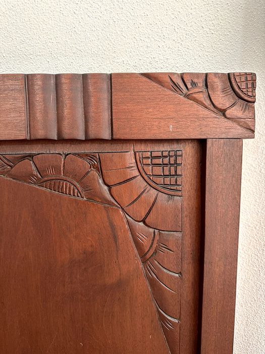 Cama e roupeiro antigos restaurados